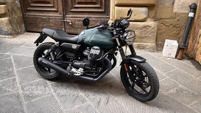 Moto Guzzi V7 Stone (2021 - 24) usata