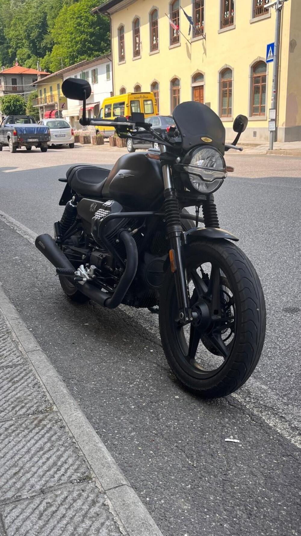 Moto Guzzi V7 Stone (2021 - 24) (4)