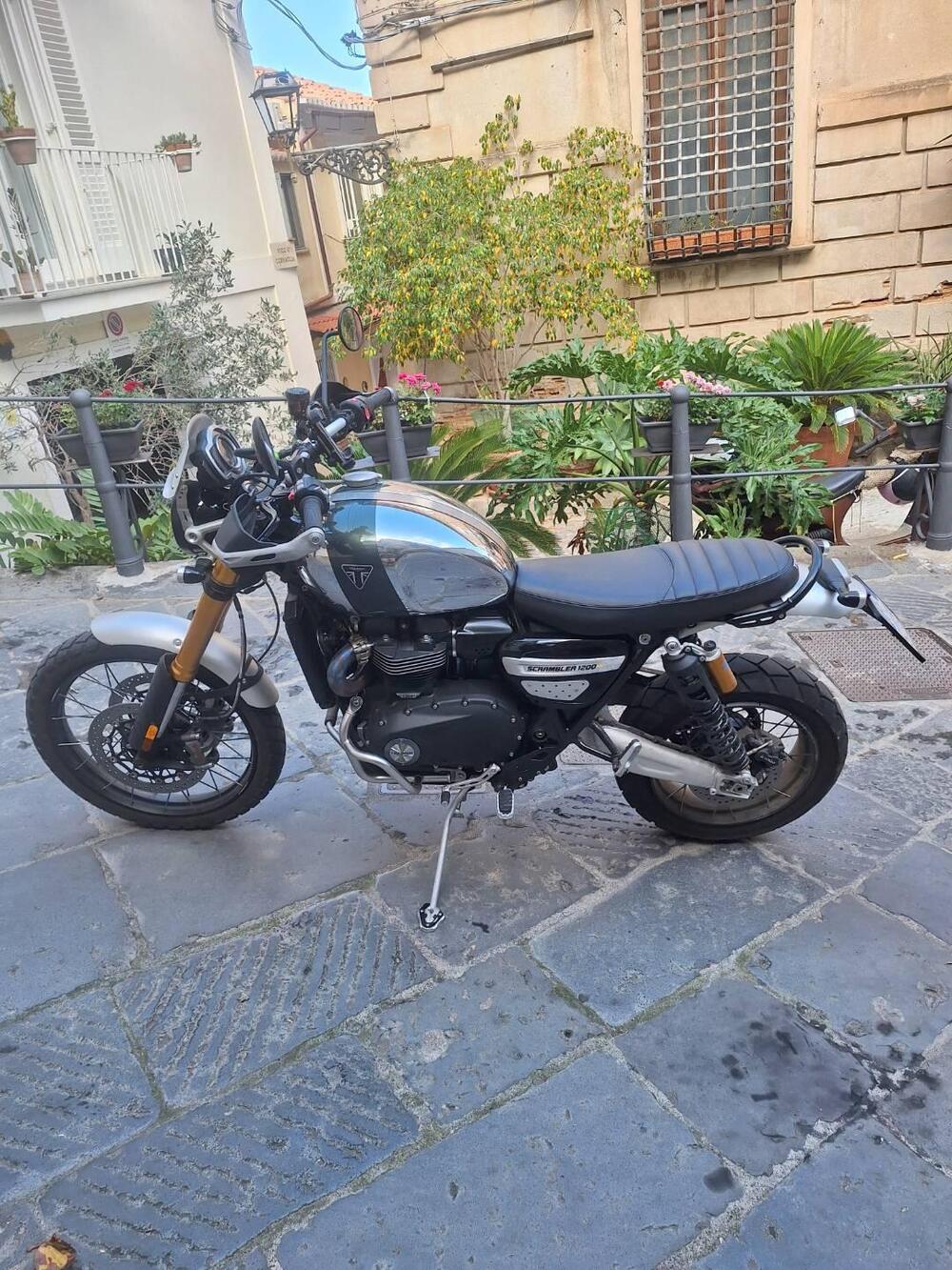 Triumph Scrambler 1200 XE Chrome Edition (2023) (2)