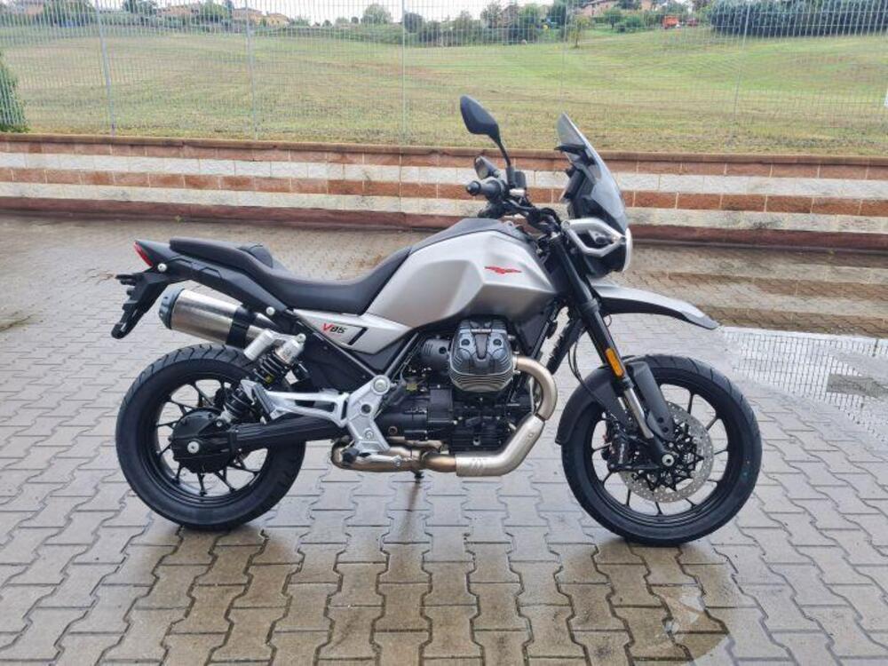 Moto Guzzi V85 Strada (2024 - 26) (3)