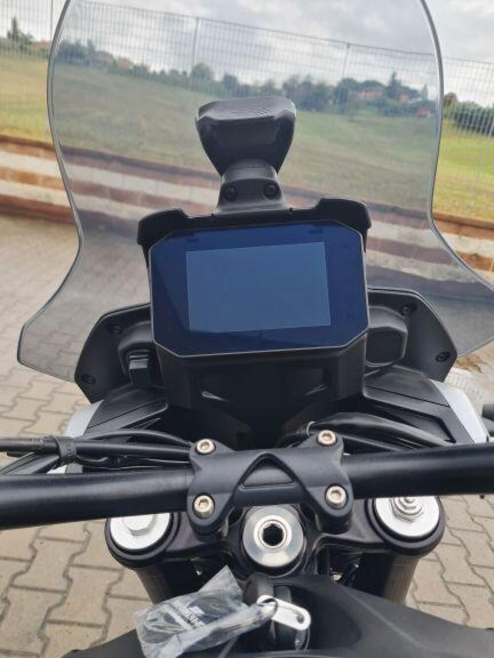 Moto Guzzi V85 Strada (2024 - 26) (7)