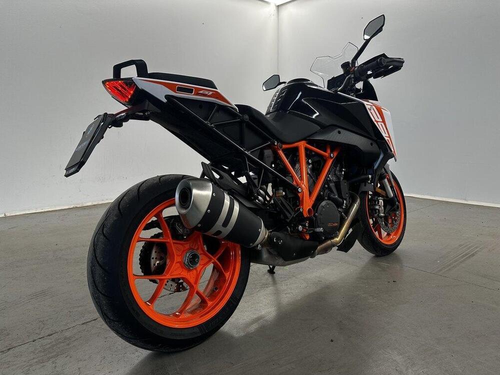 KTM 1290 Super Duke R (2020) (3)