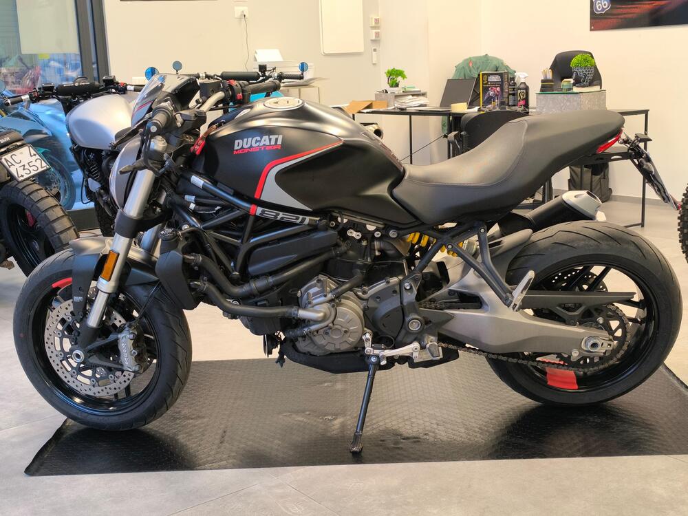 Ducati Monster 821 Stealth (2019 - 20) (3)