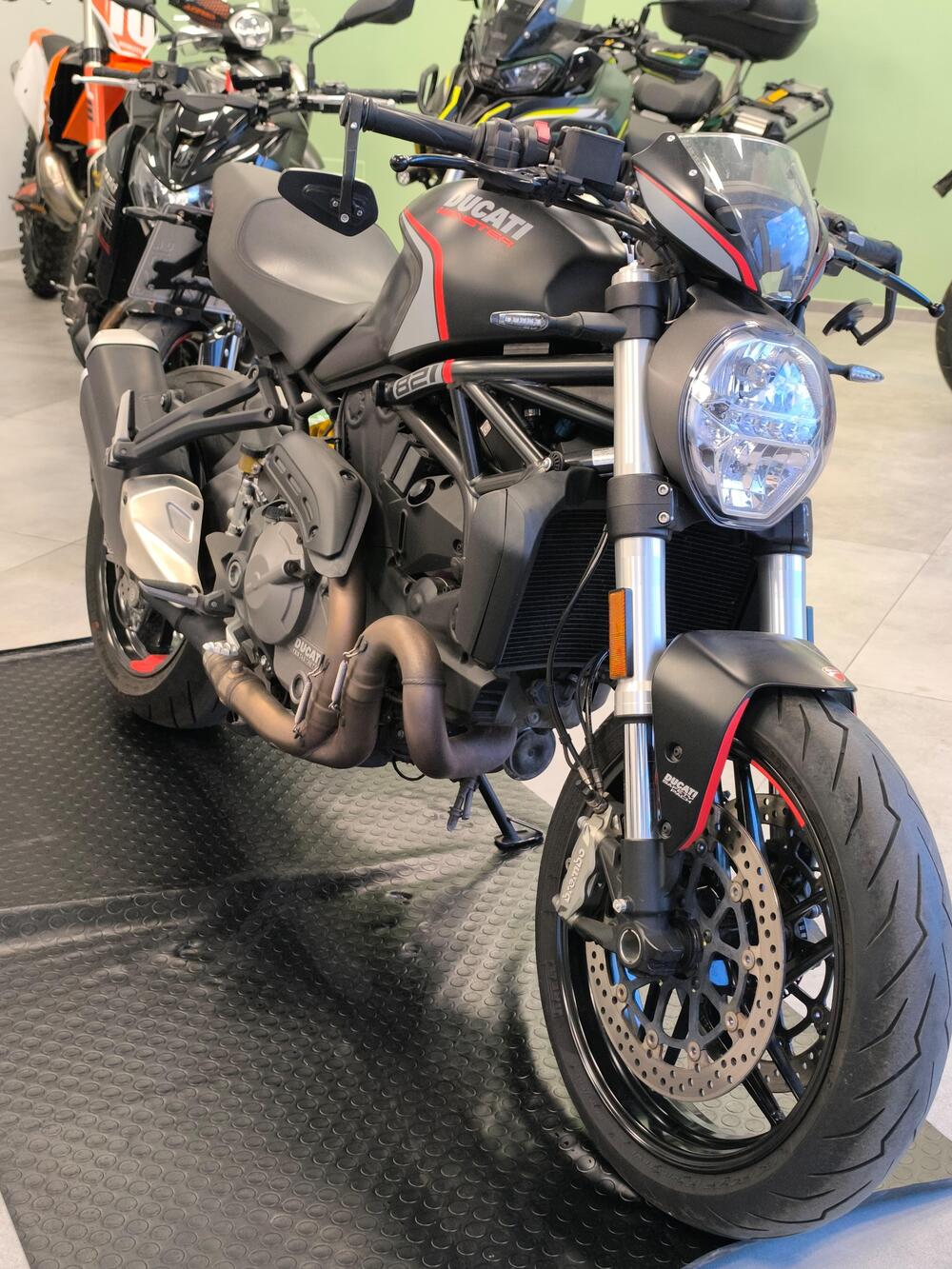 Ducati Monster 821 Stealth (2019 - 20) (4)