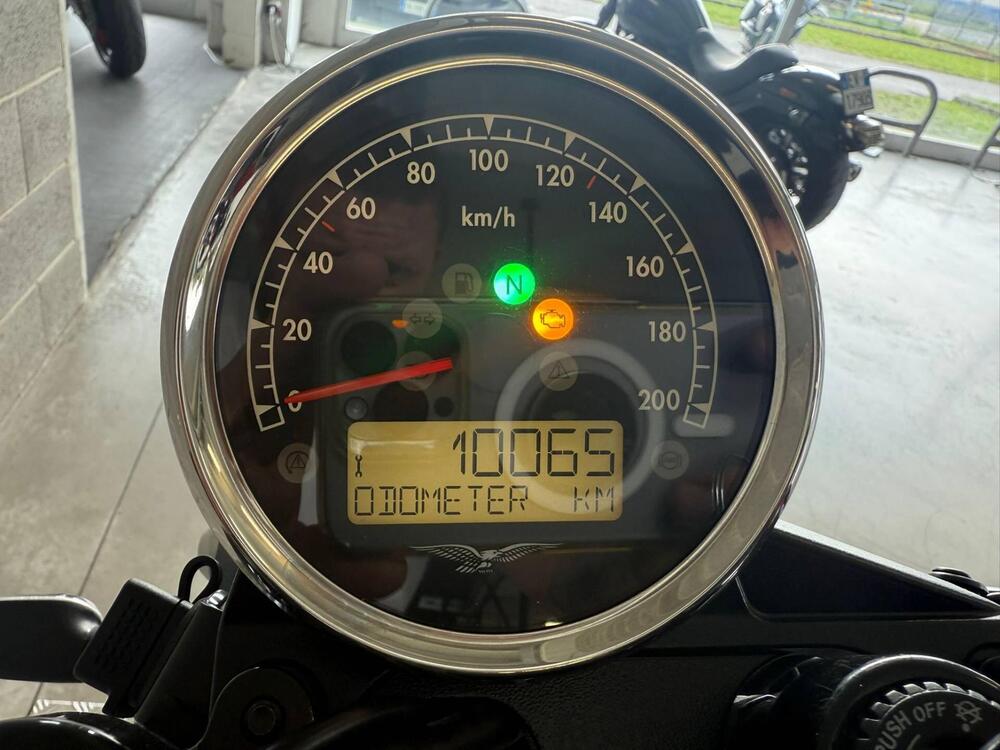 Moto Guzzi V7 III Stone (2017 - 20) (3)