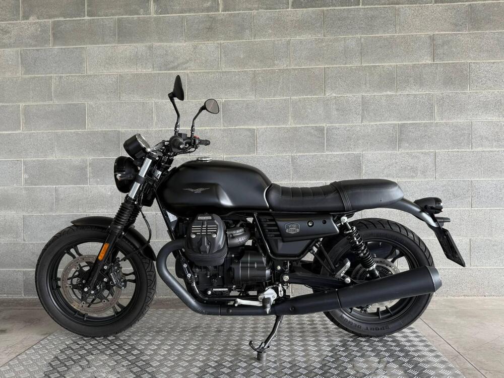 Moto Guzzi V7 III Stone (2017 - 20) (4)