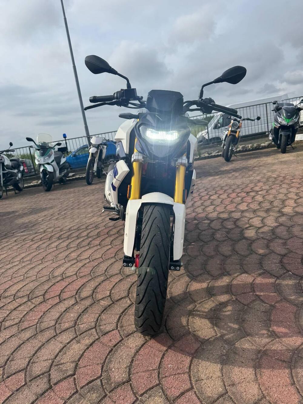 Bmw G 310 R (2021 - 25) (3)