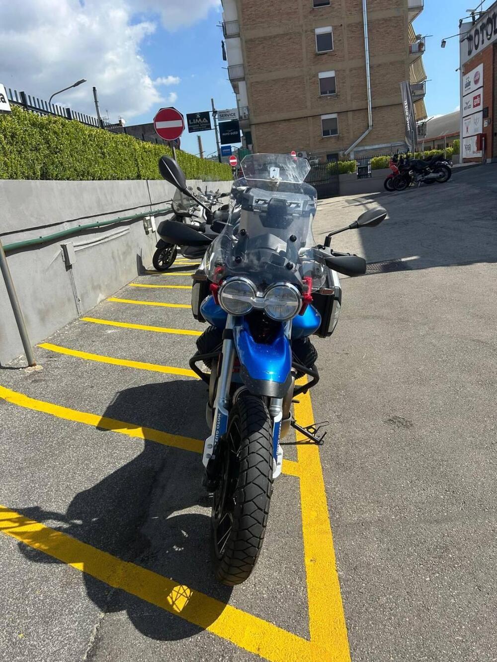 Moto Guzzi V85 TT (2024 - 26) (2)