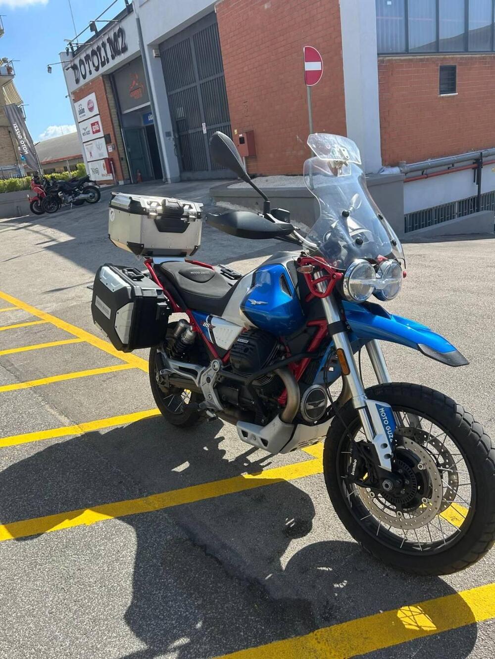 Moto Guzzi V85 TT (2024 - 26) (4)