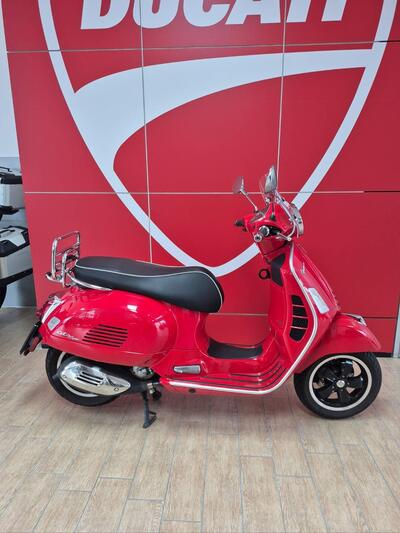 Vespa GTS 300 Super Hpe (2021 - 22) usata