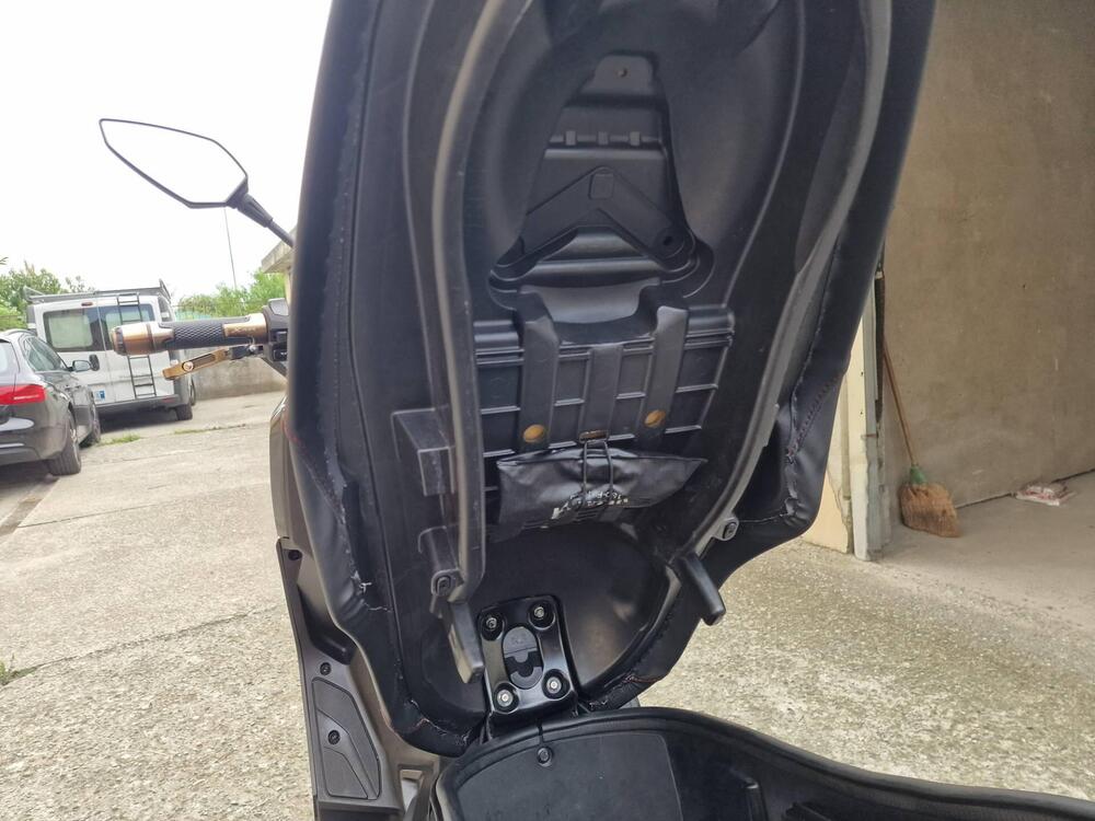 Yamaha X-Max 250 ABS (2014 - 16) (15)