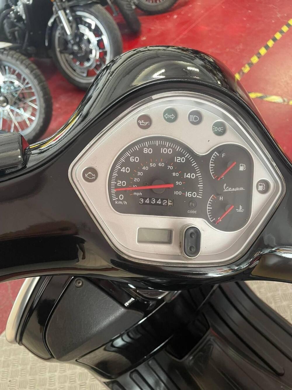 Vespa GTS 300 (2010 - 14) (3)