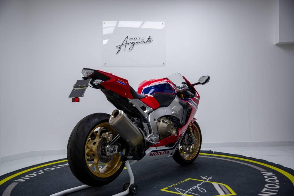 Honda CBR 1000 RR-R Fireblade (2020 - 21) (2)