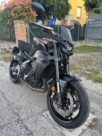 Yamaha MT-09 (2021 - 23) usata