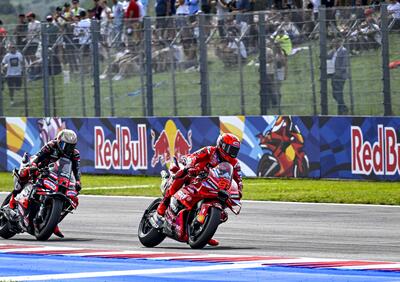 MotoGP 2025. GP di San Marino. Marc Marquez piega un grande Marco Bezzecchi e vince! Caduto Pecco Bagnaia [RISULTATI]