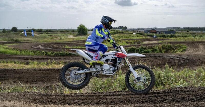 Yamaha YZ450 F 2026: silenziosa ed efficace proprio come un samurai giapponese [VIDEO]