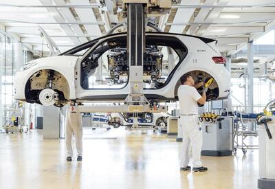 Volkswagen rinvia la Golf elettrica: i tagli ai costi frenano la trasformazione di Wolfsburg