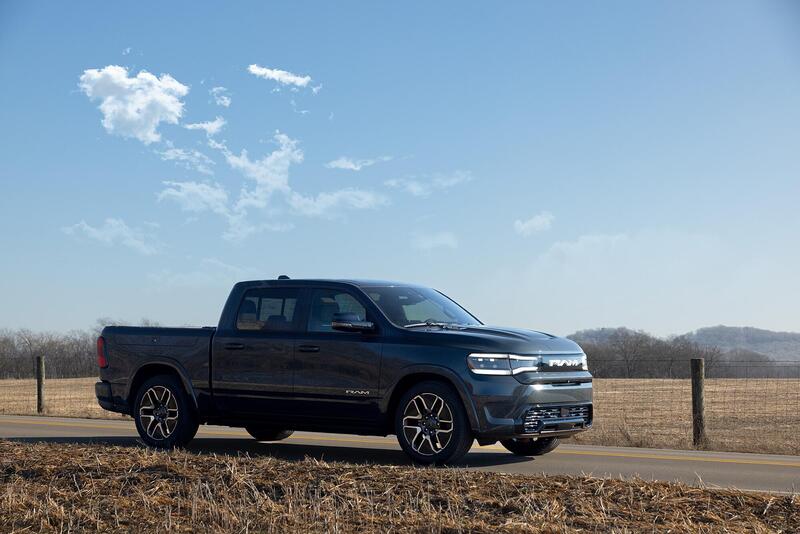 Ram: stop al pickup elettrico, arriva il nuovo 1500 REV e il ritorno del TRX