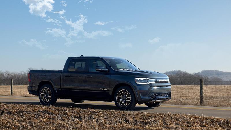 Ram: stop al pickup elettrico, arriva il nuovo 1500 REV e il ritorno del TRX