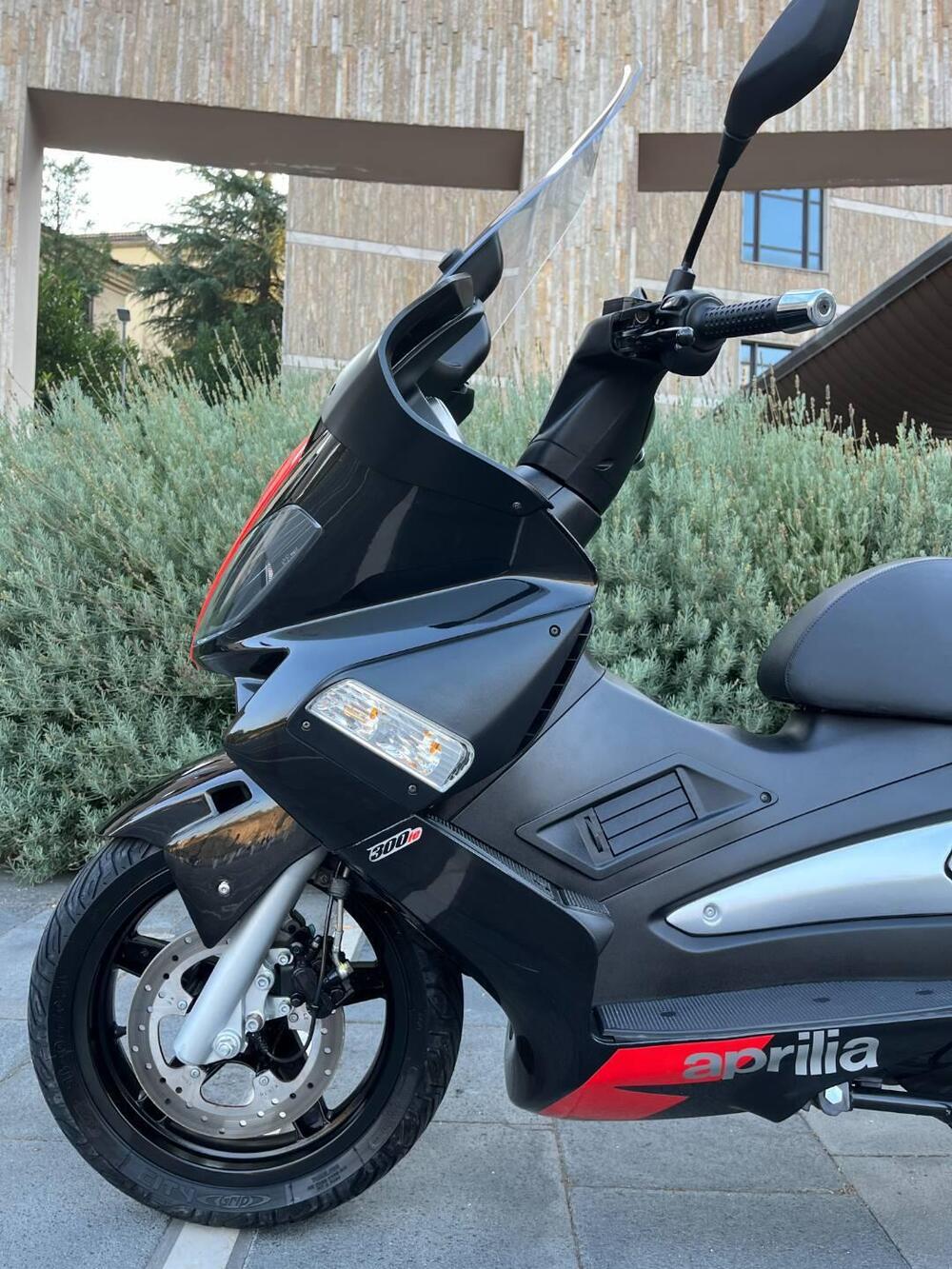 Aprilia SR Max 300 (2011 - 16) (7)