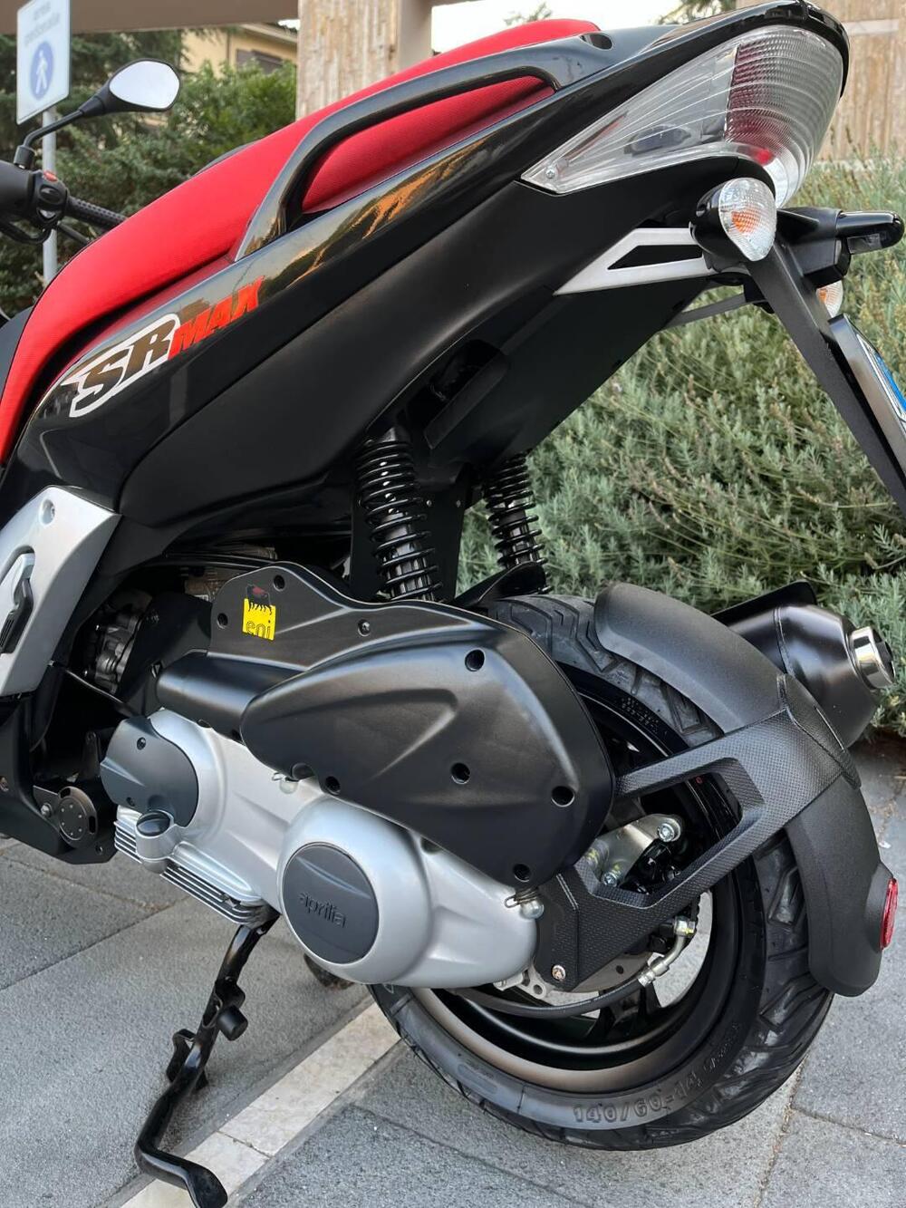 Aprilia SR Max 300 (2011 - 16) (9)
