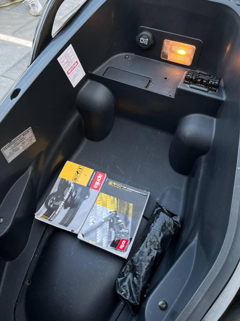 Aprilia SR Max 300 (2011 - 16) (16)