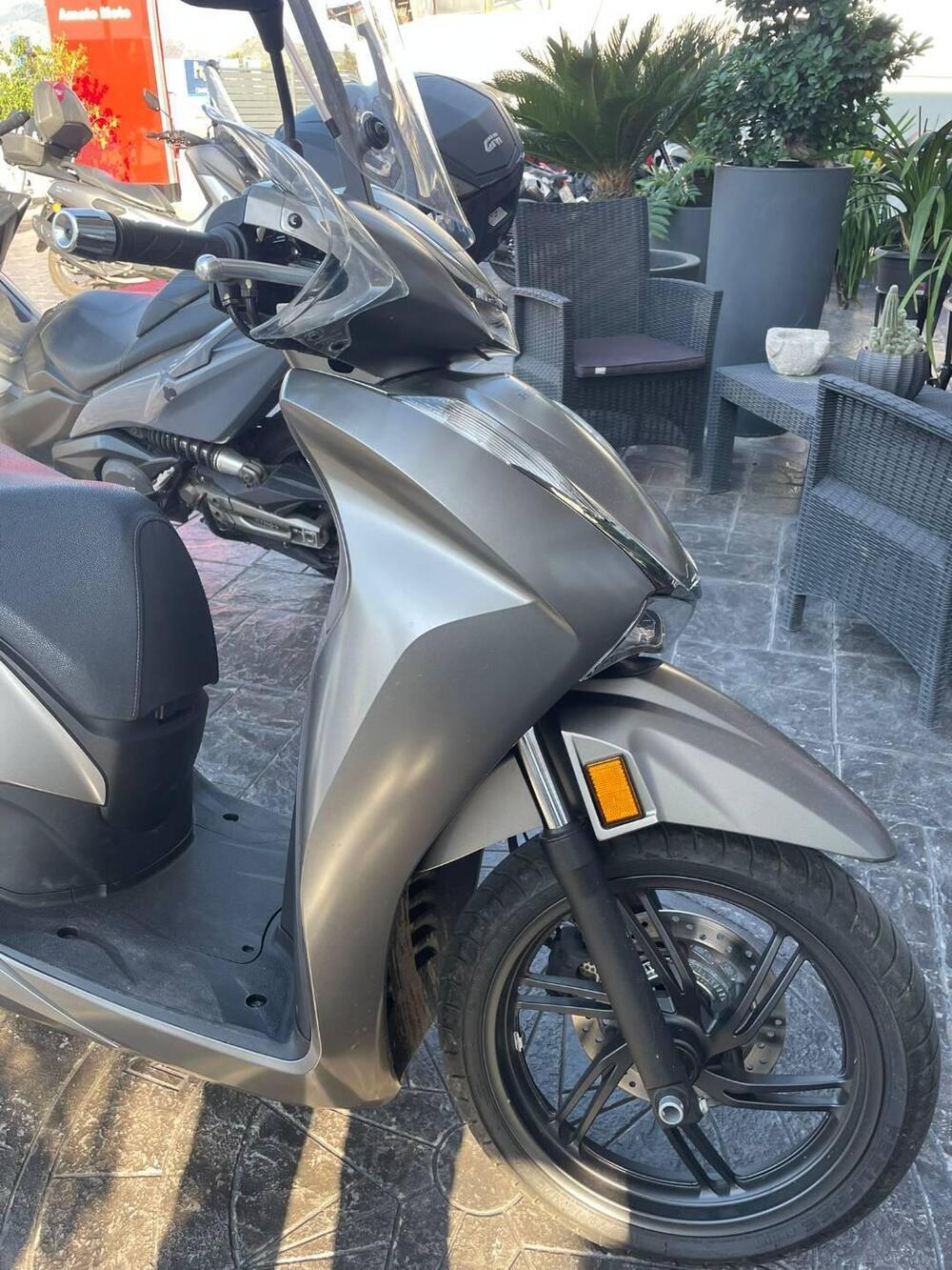 Honda SH 350 (2021 - 24) (10)