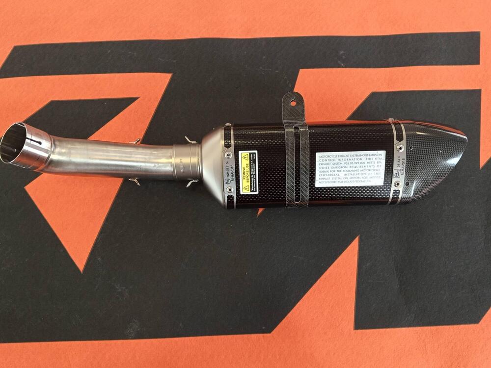 AKRAPOVIC PER 390 DUKE (2)