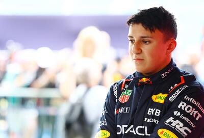Red Bull pronta a cambiare tutto nel 2026: Hadjar al fianco di Verstappen, Lindblad in RB. Torna il derby Tsunoda-Lawson