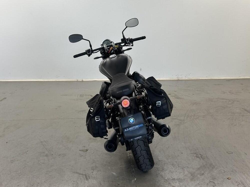 Moto Guzzi V9 Bobber (2021 - 25) (10)