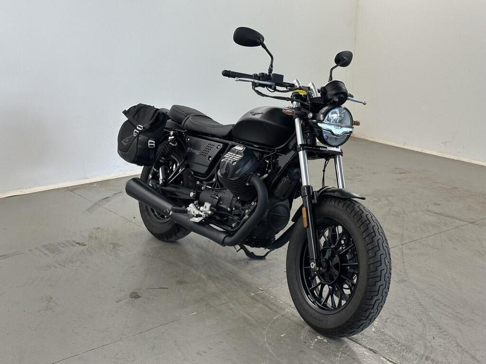 Moto Guzzi V9 Bobber (2021 - 25) (4)