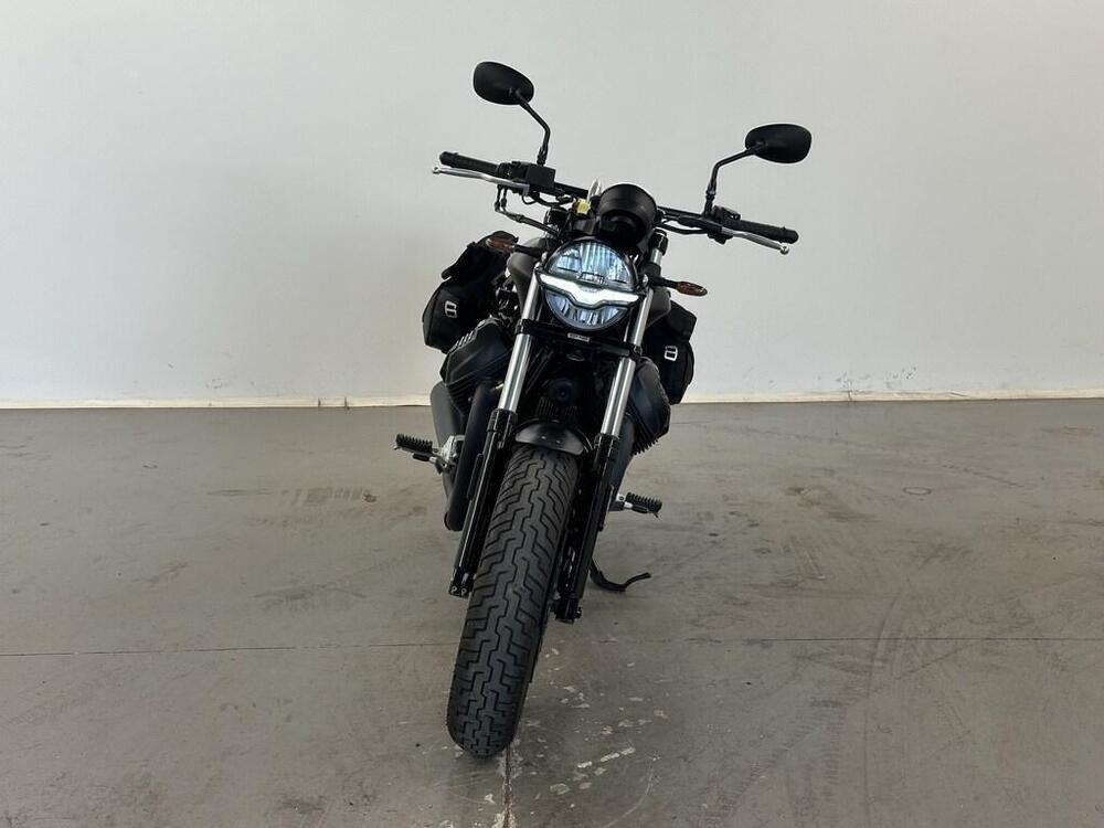 Moto Guzzi V9 Bobber (2021 - 25) (11)