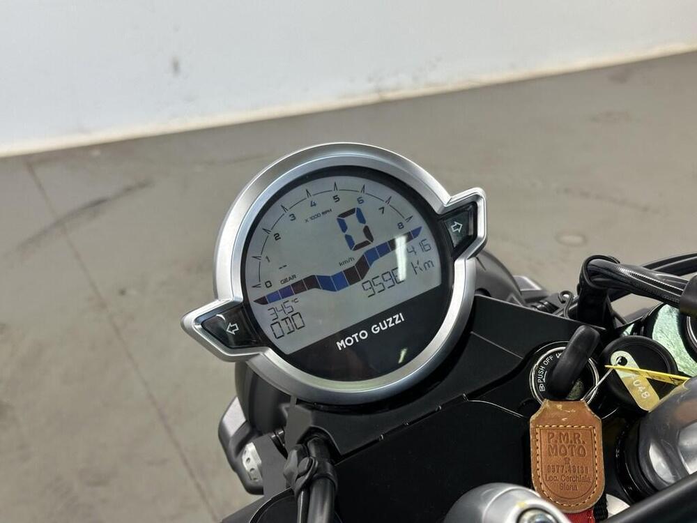 Moto Guzzi V9 Bobber (2021 - 25) (13)