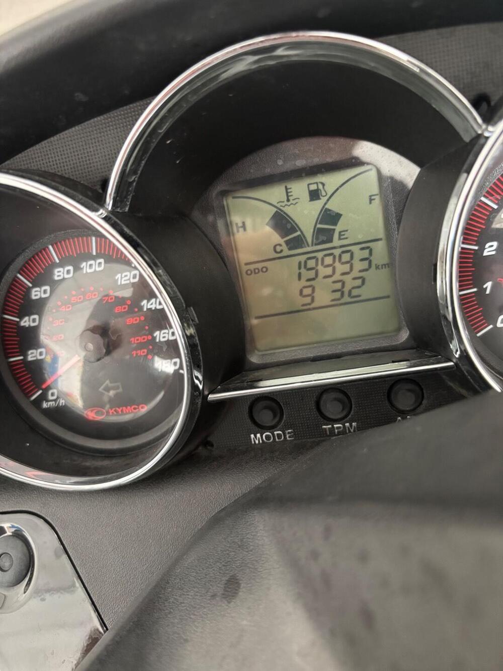 Kymco Downtown 300i (2009 - 17) (4)