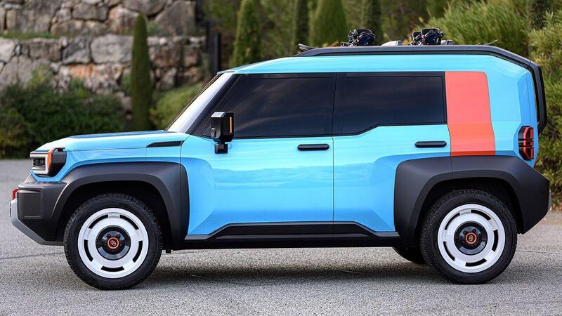 Toyota mini Land Cruiser di lato