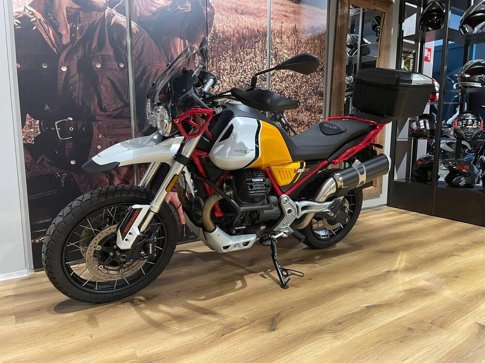 Moto Guzzi V85 TT (2021 - 23) (2)