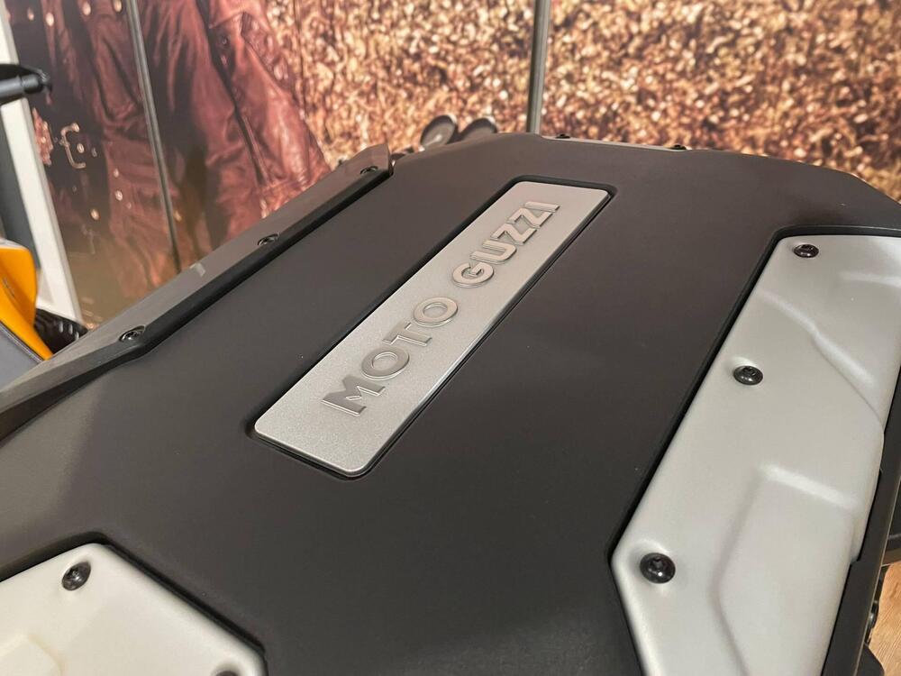 Moto Guzzi V85 TT (2021 - 23) (6)