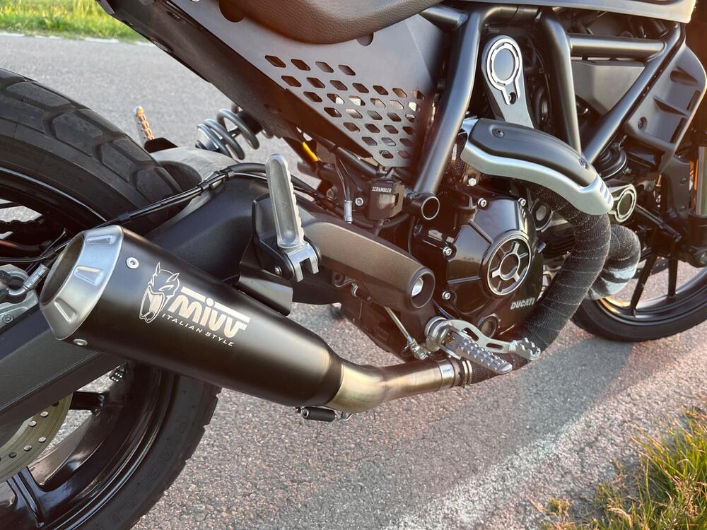 Ducati Scrambler 800 Icon Dark (2021 - 22) (2)