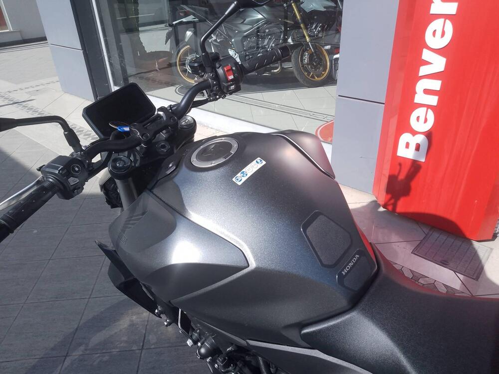 Honda CB 1000 Hornet (2025 - 26) (4)