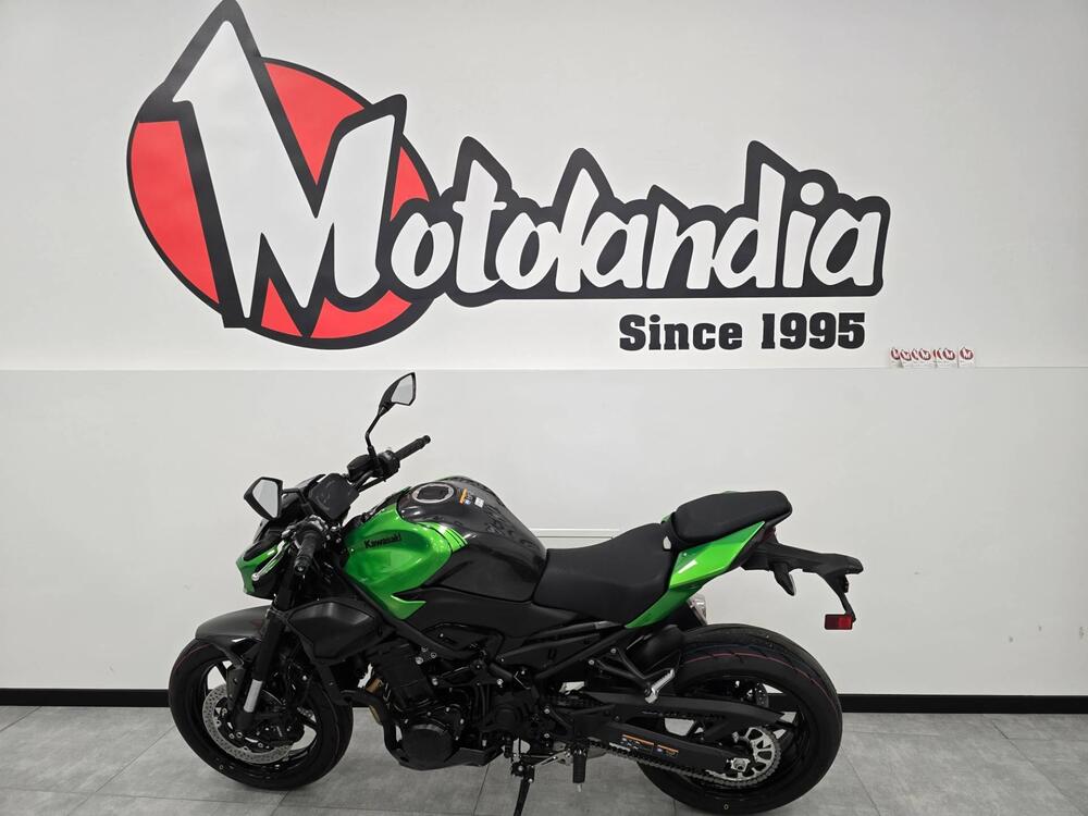 Kawasaki Z 900 (2025 - 26) (2)