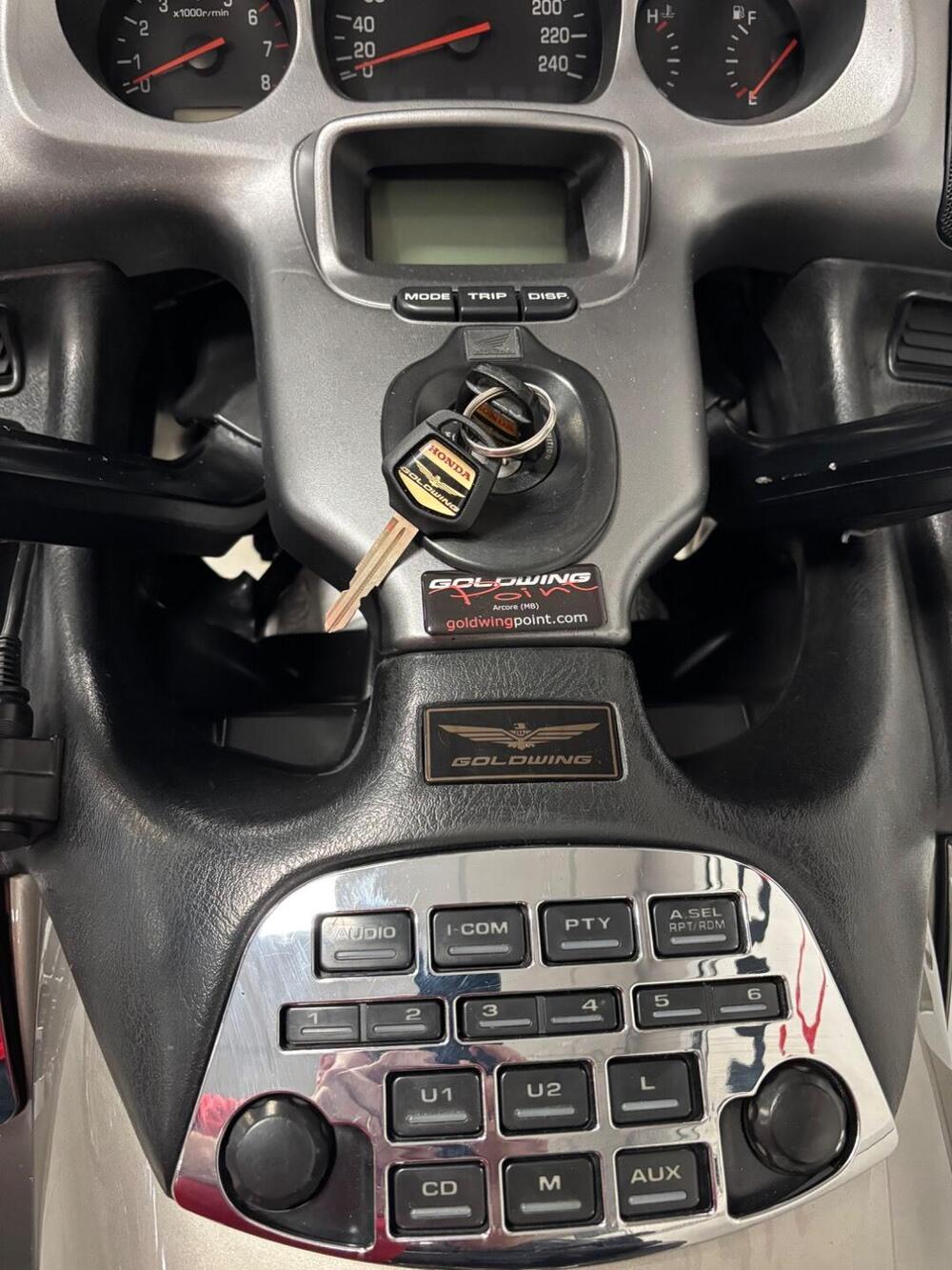 Honda GL 1800 Gold Wing (2000 - 05) (7)