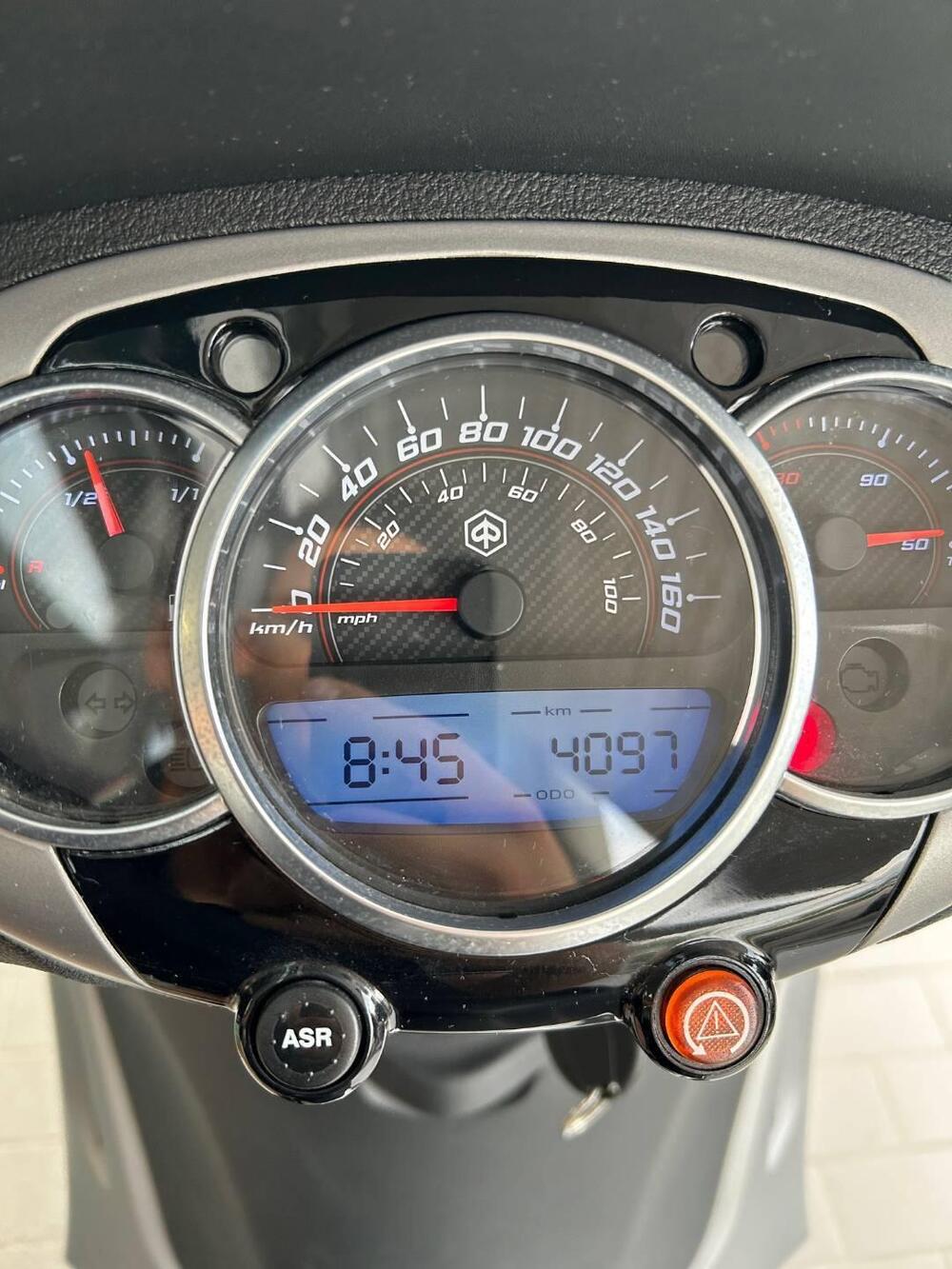 Piaggio Beverly 350 SportTouring ie ABS (2011 - 17) (5)