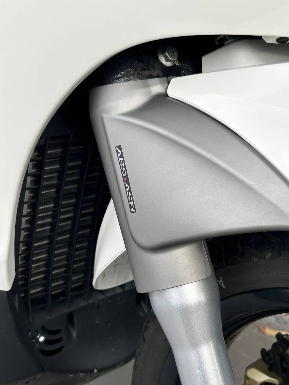 Piaggio Beverly 350 SportTouring ie ABS (2011 - 17) (4)