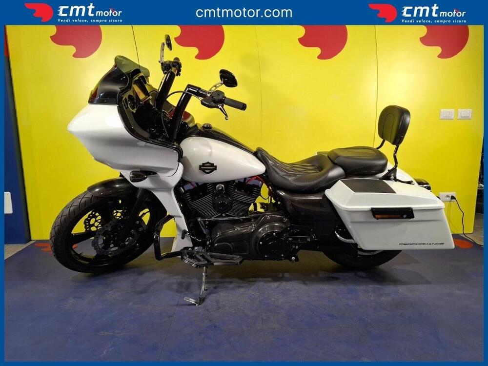 Harley-Davidson 1690 Road Glide (2007 - 12) (2)