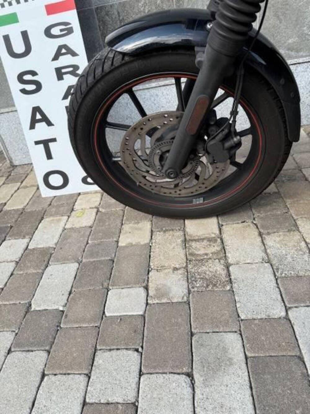 Triumph Street Twin 900 (2016) (2)