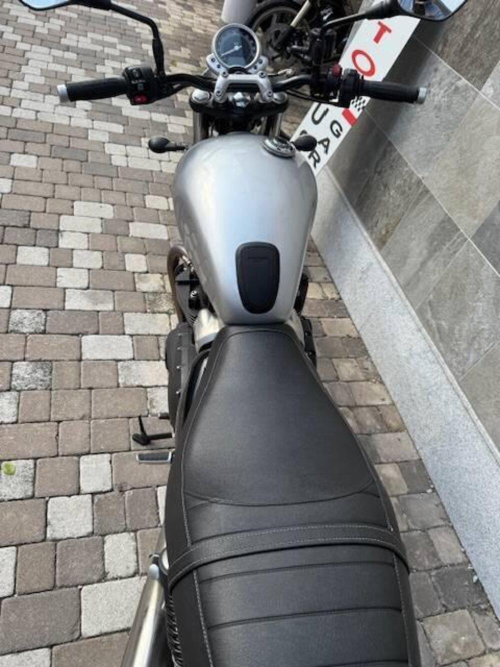 Triumph Street Twin 900 (2016) (4)