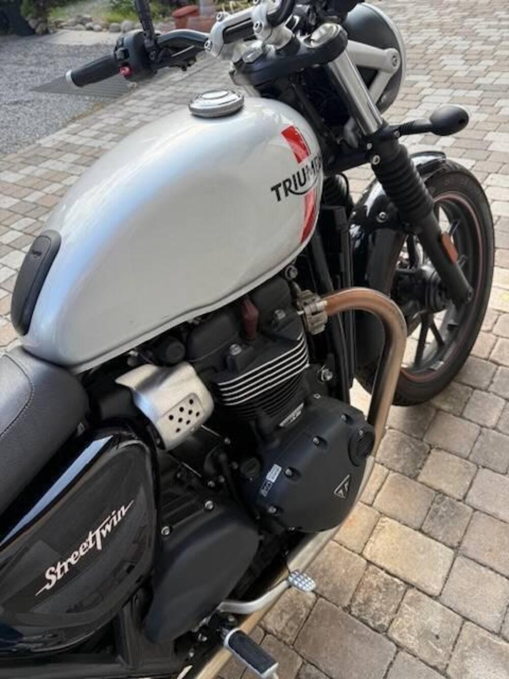 Triumph Street Twin 900 (2016) (6)