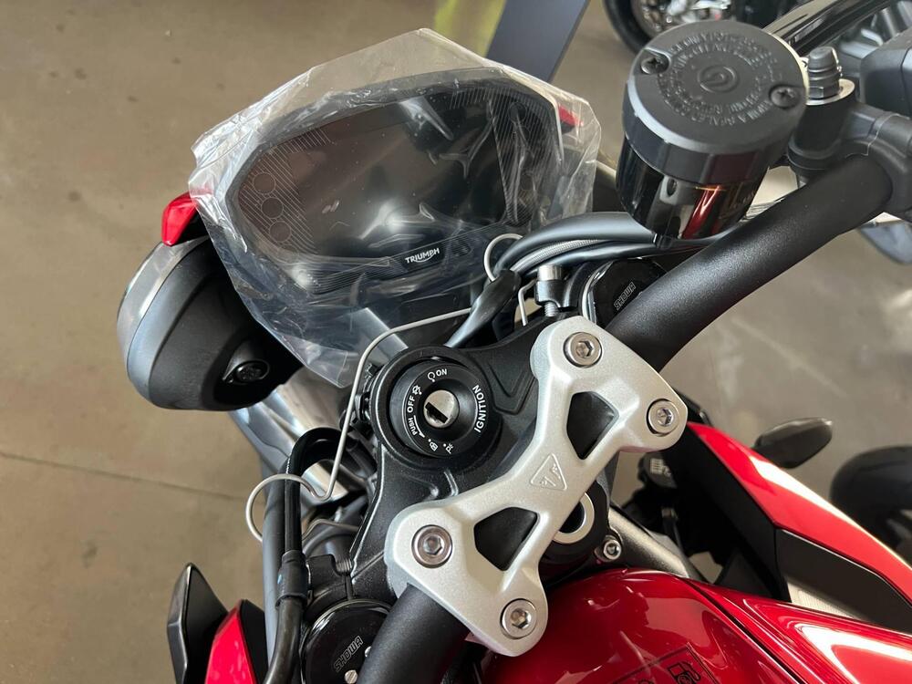 Triumph Street Triple 765 RS (2023 - 26) (2)