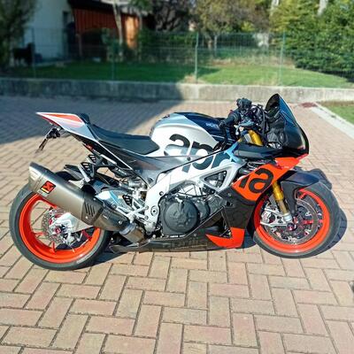 Aprilia Tuono V4 Factory (2019 - 20) usata