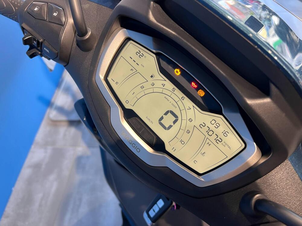 Piaggio Beverly 300 Hpe (2021) (9)